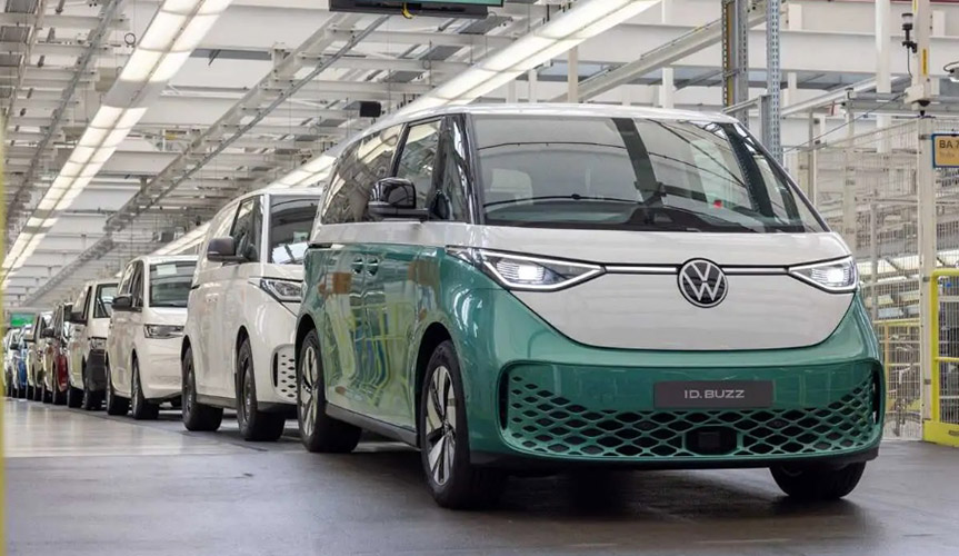 Volkswagen начал сборку нового минивэна ID. Buzz