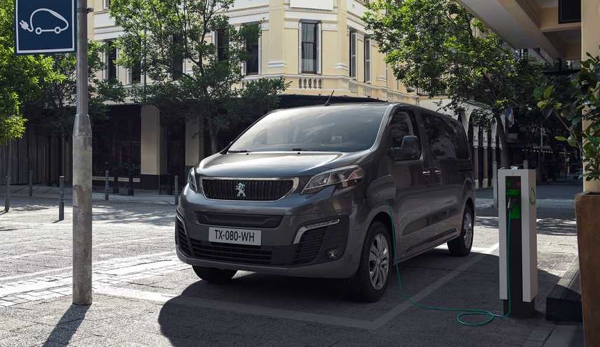 Peugeot сделал электрический Traveller для семьи и бизнеса