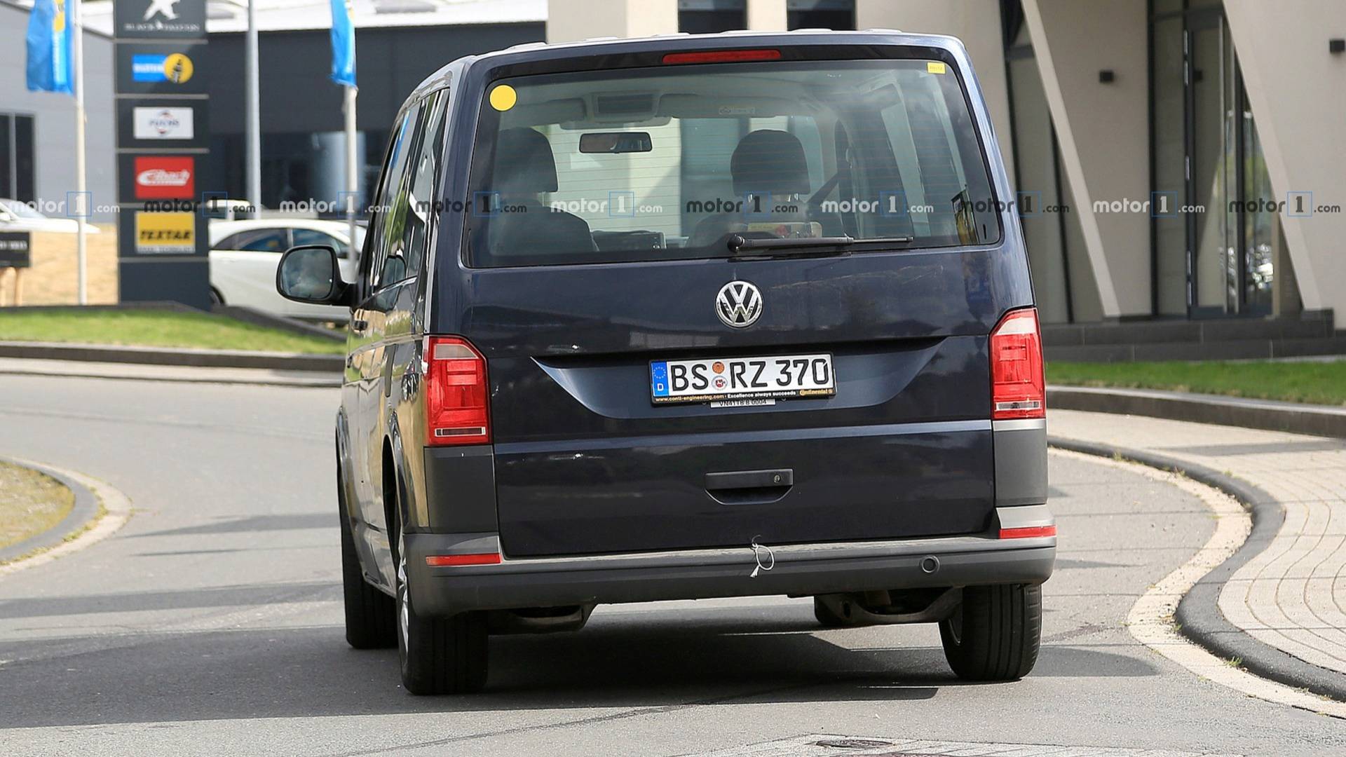 Под внешностью Volkswagen T6 скрывается гибридный фургон нового поколения