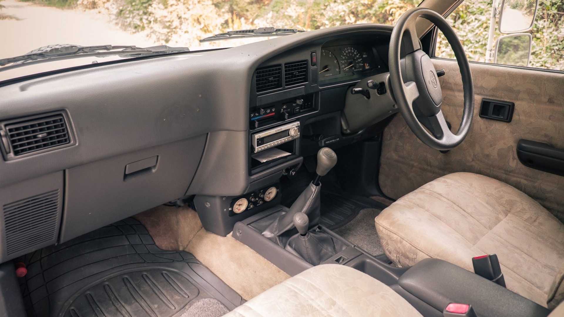 Ретро-кемпер Toyota Hilux Galaxy Camper 1993