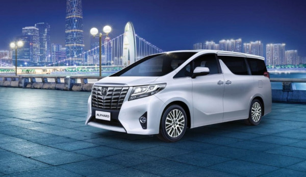Toyota начала отзывную кампанию минивэнов Alphard в России