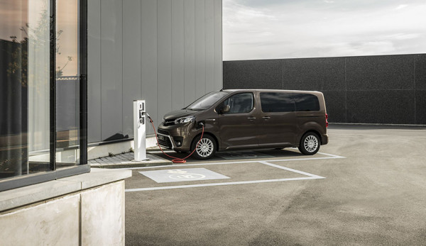 Компания Toyota создала электрический минивэн ProAce