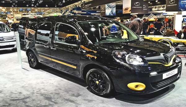 Компания Renault анонсировала цены на новые фургоны в спецверсии Formula Edition