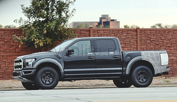 FORD F-150 RAPTOR